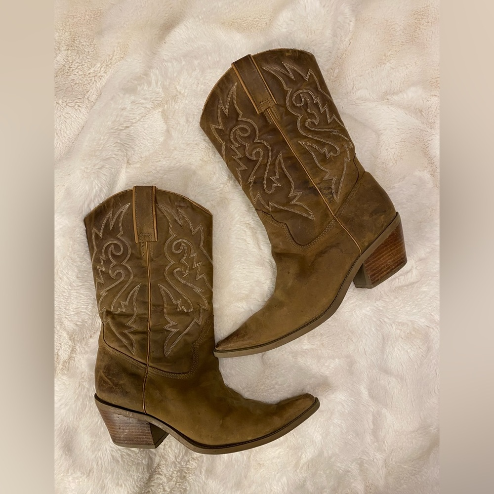 Women’s size 9 suede/leather cowboy boots